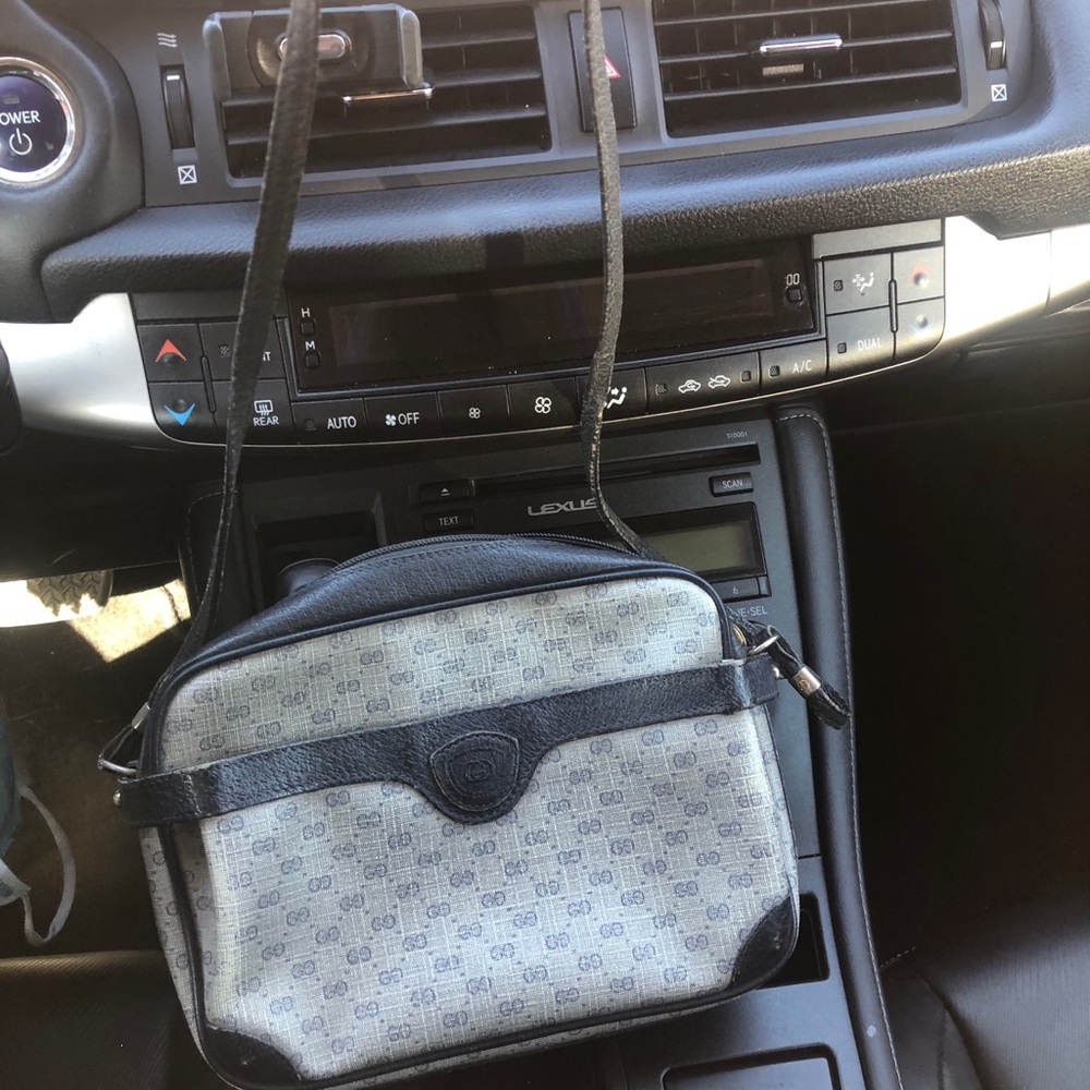 Authentic vintage GUCCI cross bag